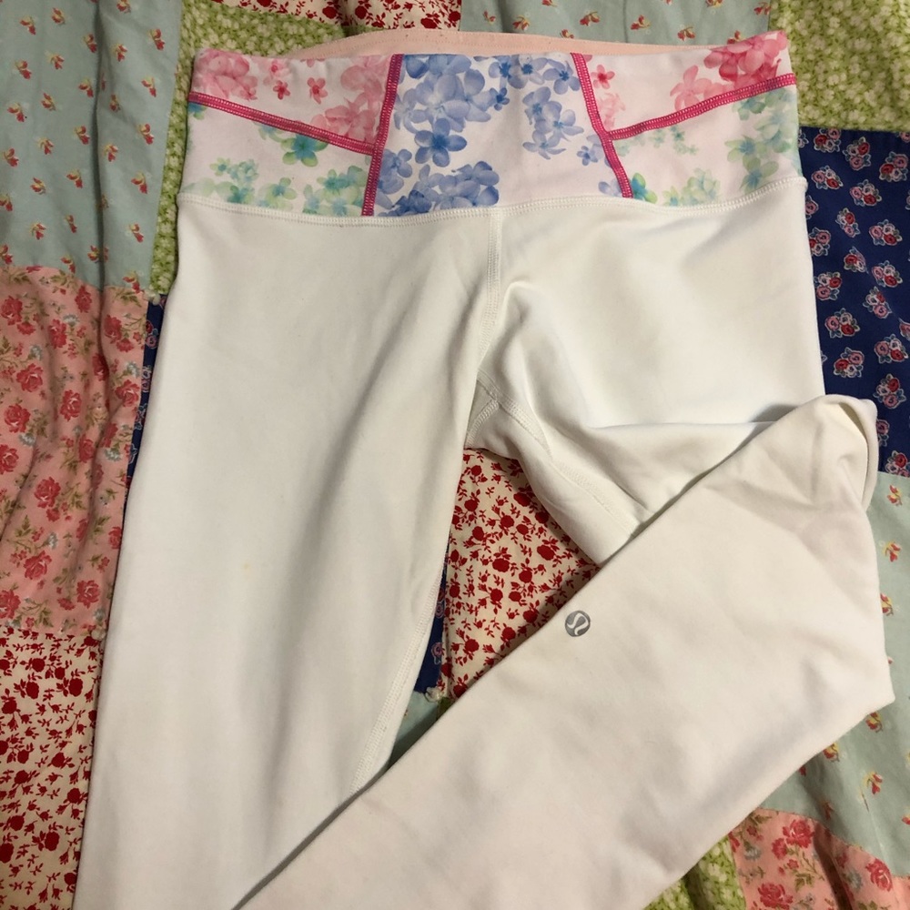 Lululemon white/floral leggings size 6